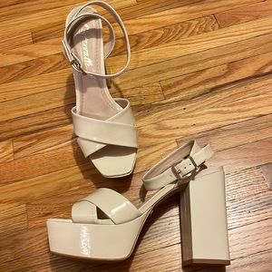 Beige platform l’intervalle sandals